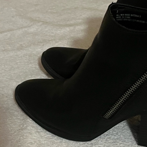 DV Dolce Vita Black Boots Sz 7 - Picture 7 of 13